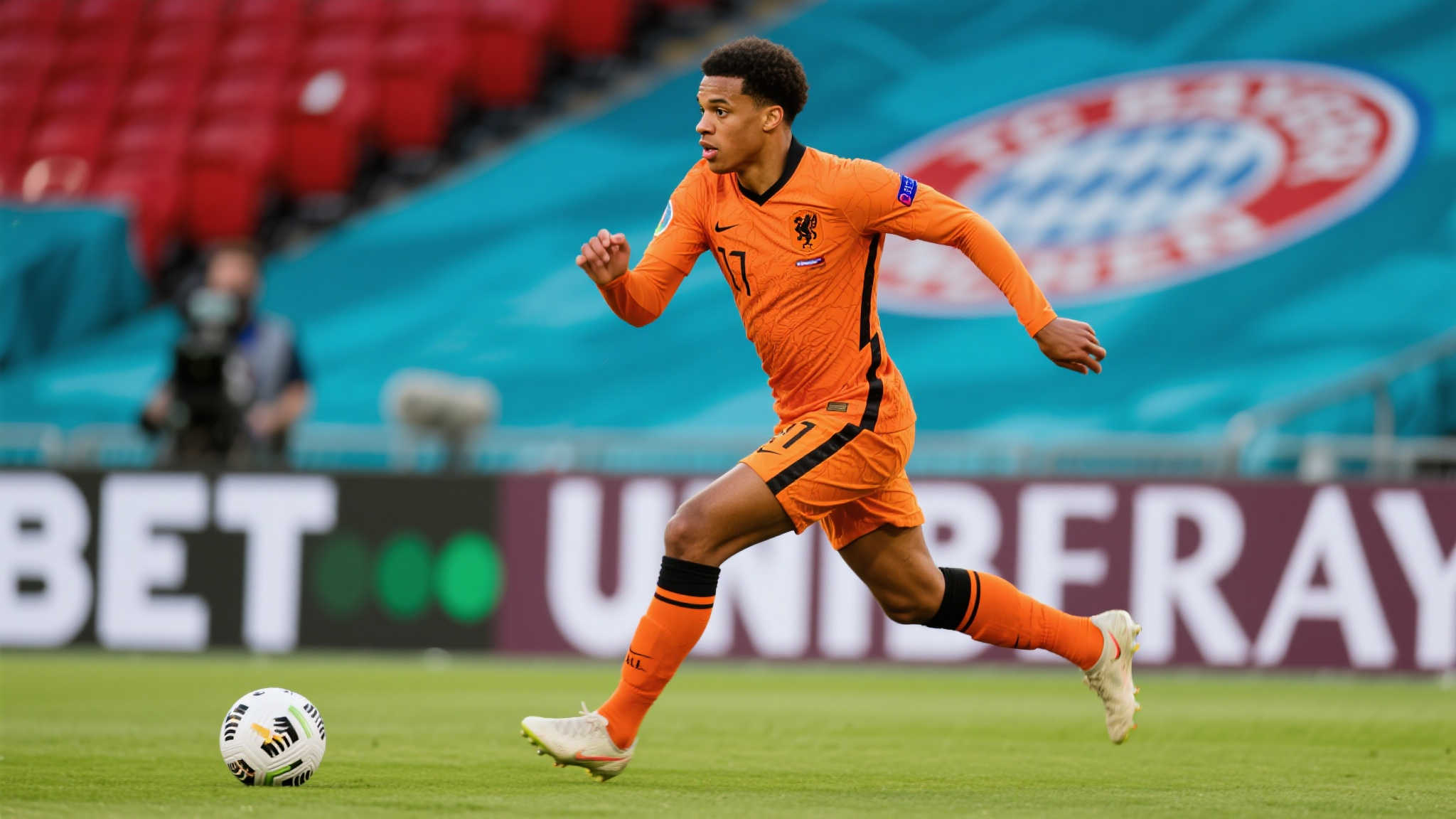 拜仁重启引援目标:加克波与迪亚斯进入视野 拜仁重启引援目标:加克波与迪亚斯进入视野